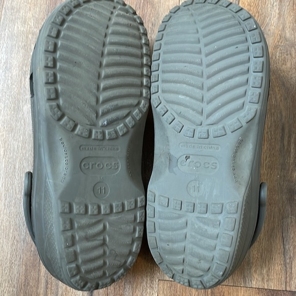 Men’s size 11 Crocs - Picture 6 of 7